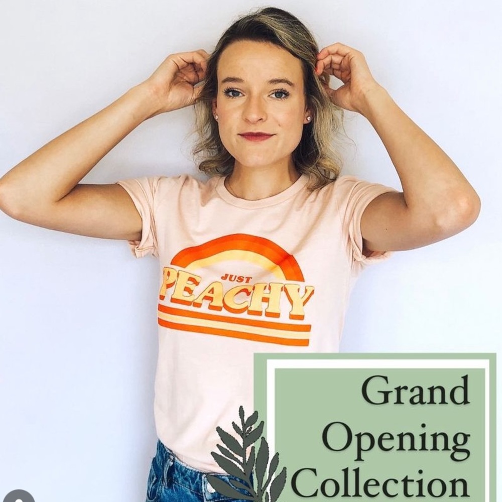 Retro style tee Just Peachy